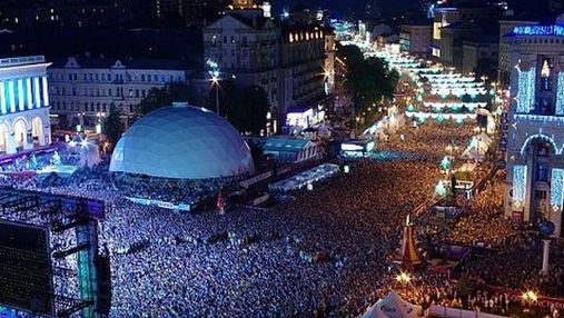 Концерт Элтона Джона и Queen собрал 100 тысяч зрителей