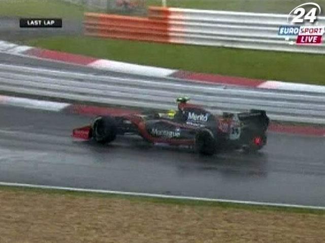 Дождь помог Нику Йеллоли выиграть гонку в Германии