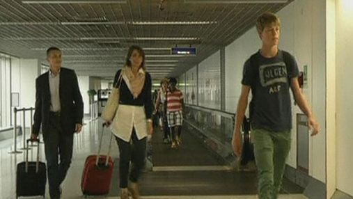 Перші волонтери Олімпіади прибули до аеропорту Хітроу