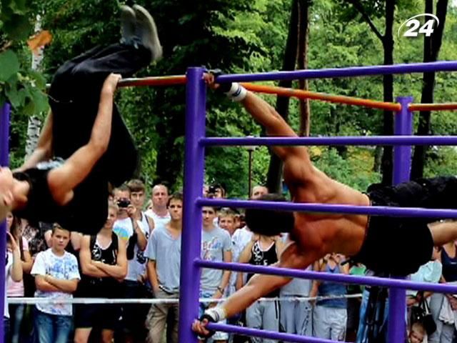 В Виннице прошел всеукраинский турнир по street workout В Виннице прошел всеукраинский турнир по street workout
