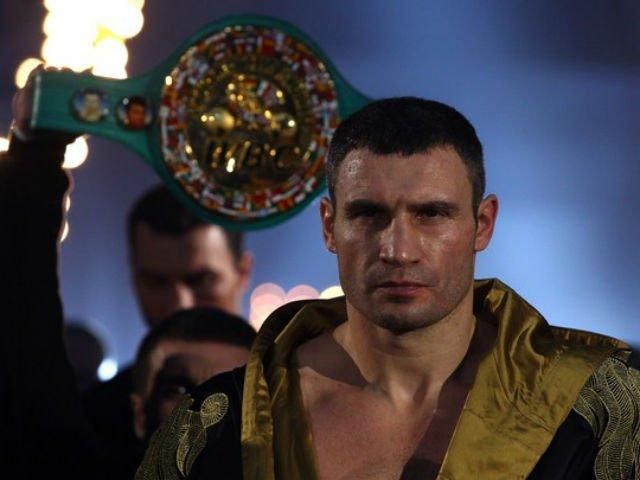 Віталій Кличко підписав контракт на бій у Москві Віталій Кличко підписав контракт на бій у Москві