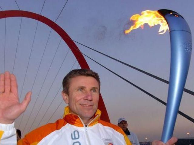 Бубка проніс вулицями Лондона символ Олімпійських ігор Бубка проніс вулицями Лондона символ Олімпійських ігор