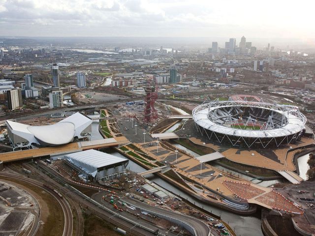 У Лондоні на відкриття Олімпійських ігор збираються натовпи людей