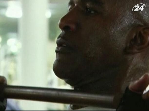 50-летний Эвандер Холифилд планирует продолжить карьеру боксера 50-летний Эвандер Холифилд планирует продолжить карьеру боксера