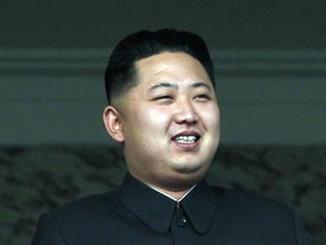 Ким Чен Ын и его жена открыли первый в КНДР парк развлечений