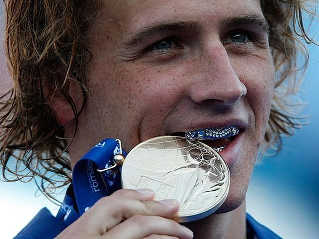 Олимпийский чемпион признался, что помочился в бассейн Олимпийский чемпион признался, что помочился в бассейн