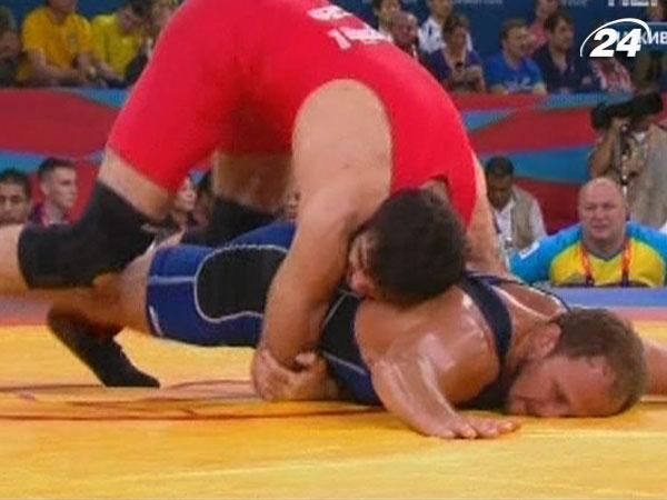 Українець Василь Рачиба програв боротьбу грузину Владіміру Гегешідзе Українець Василь Рачиба програв боротьбу грузину Владіміру Гегешідзе