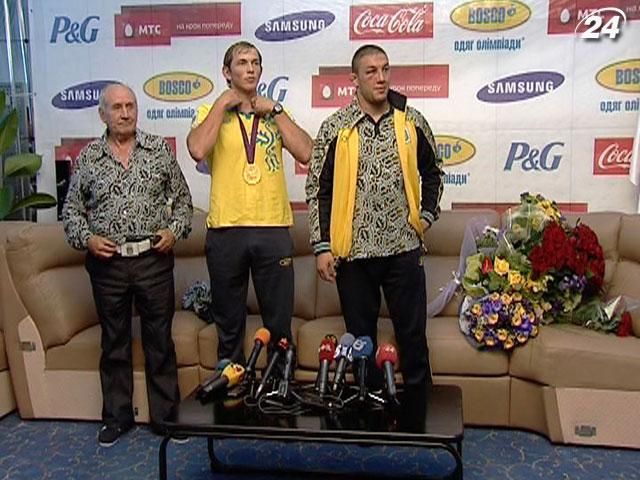 Українські призери Олімпіади-2012 привезли медалі додому Українські призери Олімпіади-2012 привезли медалі додому