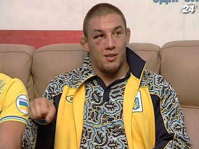Борец Валерий Андрийцев едва не потерял олимпийскую награду в самолете.