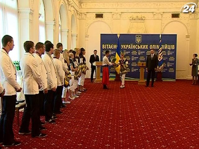 Віктор Янукович привітав олімпійську збірну з успіхом у Лондоні Віктор Янукович привітав олімпійську збірну з успіхом у Лондоні