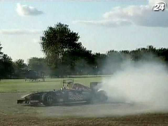 Девід Култхард провів демонстраційний заїзд вуличками Нью-Джерсі Девід Култхард провів демонстраційний заїзд вуличками Нью-Джерсі