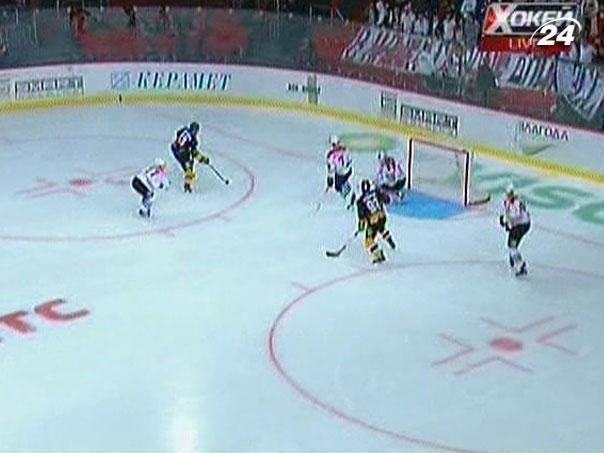 Хоккей: "Донбасс" во второй раз уступает на домашнем турнире