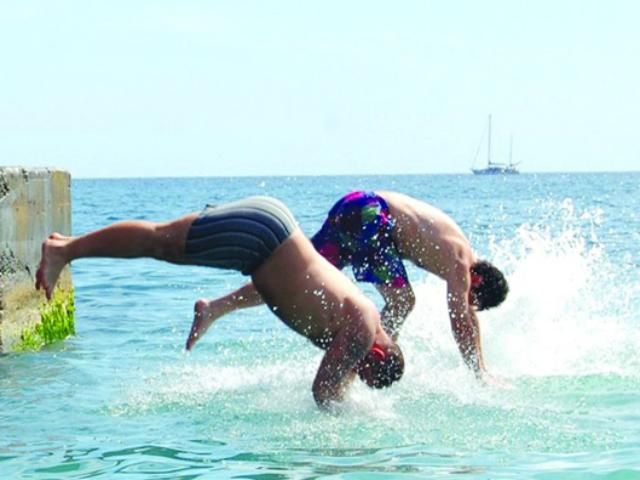 В Ялті пройде чемпіонат зі стрибків з пірсу в "сімейках" В Ялті пройде чемпіонат зі стрибків з пірсу в "сімейках"