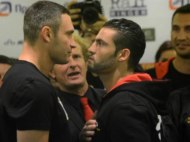 Кличко переміг Чарра у вазі (Фото) Кличко переміг Чарра у вазі (Фото)