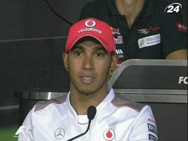 Гонки: Хэмилтон отказался комментировать слухи о переходе в "Mercedes" Гонки: Хэмилтон отказался комментировать слухи о переходе в "Mercedes"