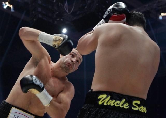 Кривавий бій Віталія Кличка у Москві Кривавий бій Віталія Кличка у Москві