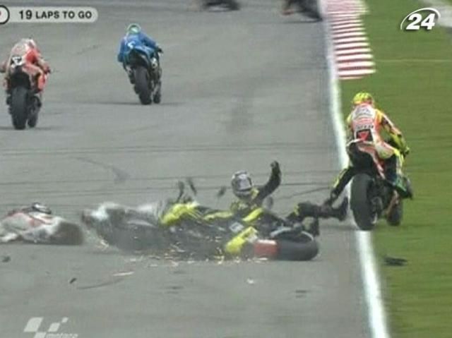 Гонщики вшанували Марко Сімончеллі колом пошани Гонщики вшанували Марко Сімончеллі колом пошани