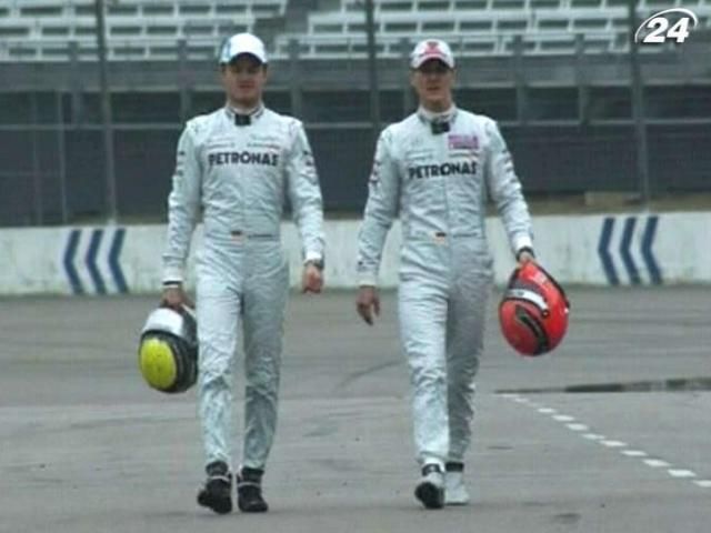 Формула-1:Mercedes везе у Сінгапур нову вихлопну систему Формула-1:Mercedes везе у Сінгапур нову вихлопну систему