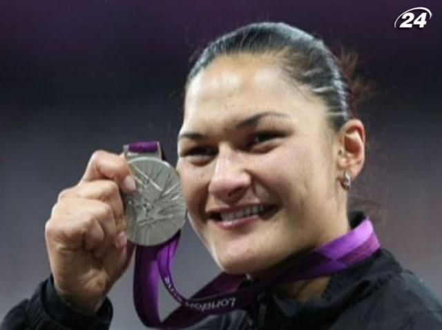 Валері Адамс із запізненням нагородили олімпійським золотом Валері Адамс із запізненням нагородили олімпійським золотом