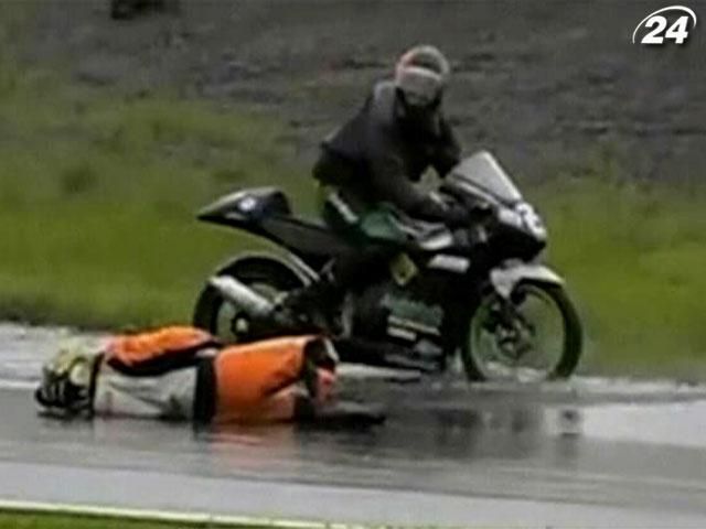 Бразильський мотогонщик симулював травму під час заїзду