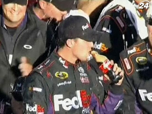 Дэнни Хэмлин одержал пятую победу в текущем чемпионате NASCAR Дэнни Хэмлин одержал пятую победу в текущем чемпионате NASCAR