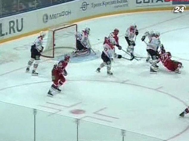 Хоккей: "Донбасс" в гостях потерпел минимальное поражение от "Локомотива" Хоккей: "Донбасс" в гостях потерпел минимальное поражение от "Локомотива"