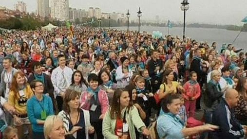 В Киеве более 12 тысяч человек вышли на утреннюю гимнастику