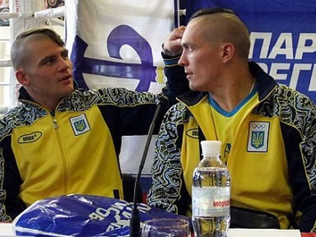 Усик каже, що боксери обурені майстер-класом на тлі символіки Партії регіонів Усик каже, що боксери обурені майстер-класом на тлі символіки Партії регіонів