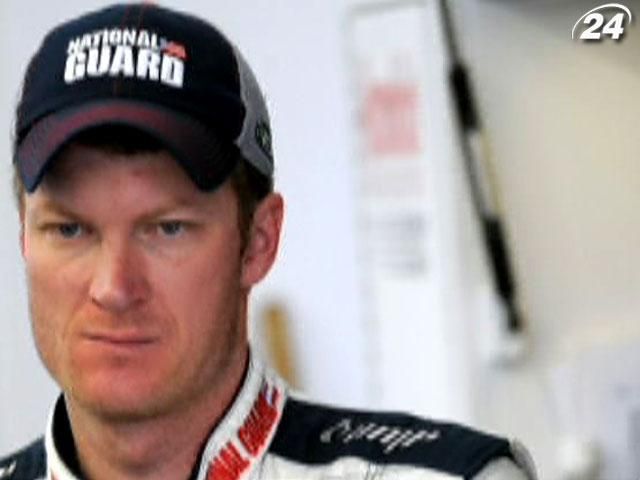 Дейл Ернхард-молодший пропустить дві гонки NASCAR Sprint Cup Дейл Ернхард-молодший пропустить дві гонки NASCAR Sprint Cup