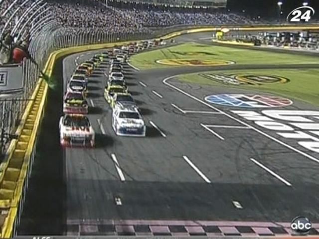 Перегони: Клінт Боєр здобув свою першу перемогу в серії NASCAR