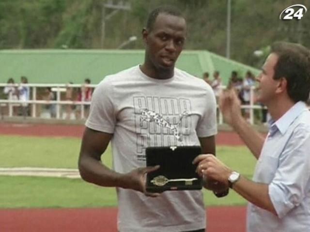 Усейн Болт відвідав поле наступної Олімпіади в Ріо-де-Жанейро Усейн Болт відвідав поле наступної Олімпіади в Ріо-де-Жанейро