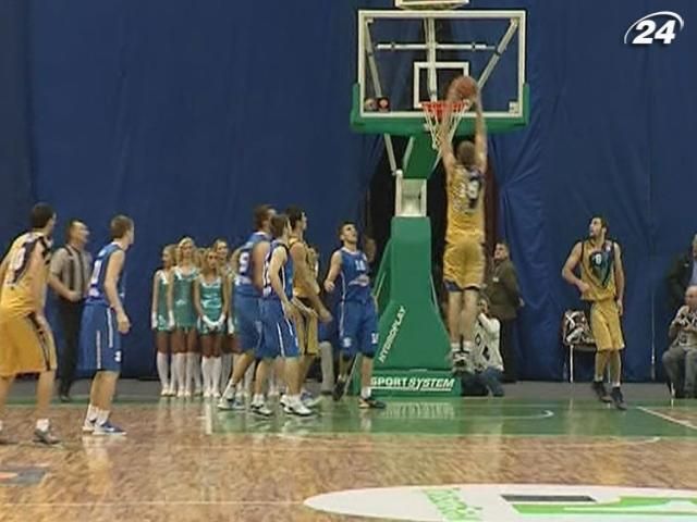Баскетбол: "Будівельник" слідом за "Донецьком" переміг "Азовмаш"