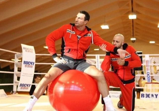 Кличко и Вах перед боем: Как боксеры готовились к поединку (Фото) Кличко и Вах перед боем: Как боксеры готовились к поединку (Фото)