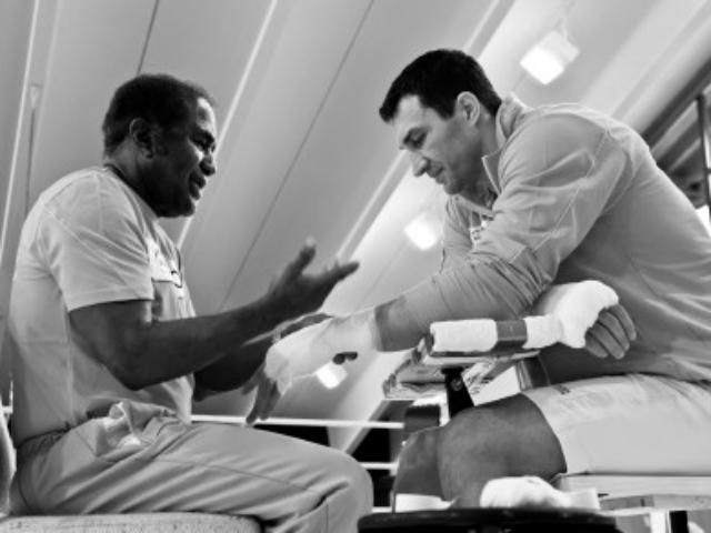 Завтра Володимир Кличко попрощається зі своїм тренером Емануелем Стюардом Завтра Володимир Кличко попрощається зі своїм тренером Емануелем Стюардом