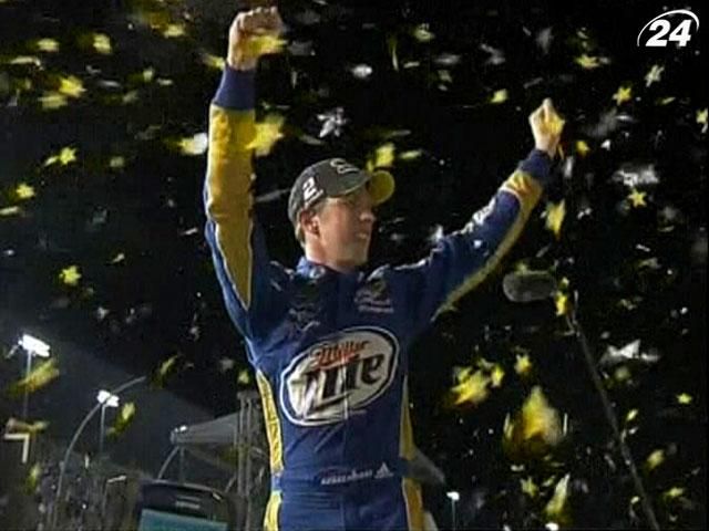 Каселовскі здобув титул чемпіона заокеанської Cерії NASCAR Каселовскі здобув титул чемпіона заокеанської Cерії NASCAR