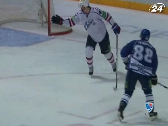 ХК "Сибір" не зумів перемогти вчетверте поспіль ХК "Сибір" не зумів перемогти вчетверте поспіль