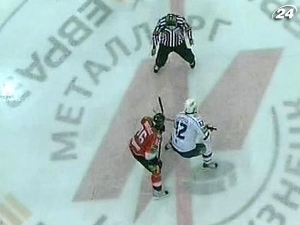 Хоккей: "Металлург" потерпел третье поражение подряд Хоккей: "Металлург" потерпел третье поражение подряд