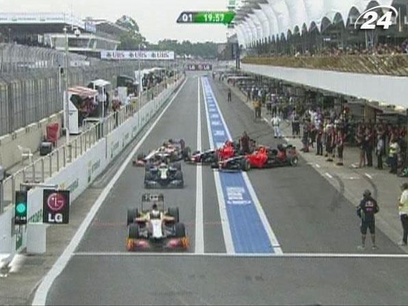 Формула-1: Феттель стартует четвертым, Алонсо - восьмым Формула-1: Феттель стартует четвертым, Алонсо - восьмым