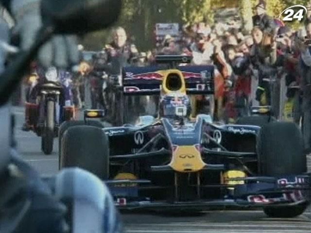 Себастьян Феттель привезет в Бангкок болид RB7 Себастьян Феттель привезет в Бангкок болид RB7