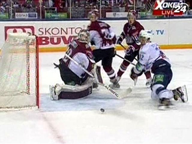 Московское "Динамо" вышло в лидеры регулярного чемпионата Московское "Динамо" вышло в лидеры регулярного чемпионата