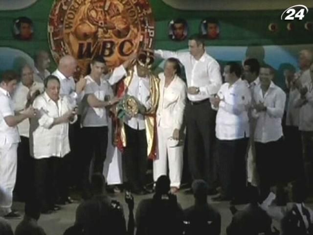 Виталий Кличко короновал Мохаммеда Али Виталий Кличко короновал Мохаммеда Али