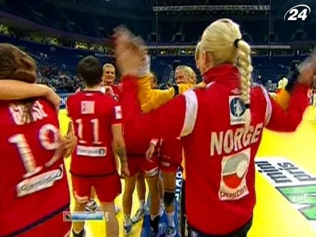 Женская сборная Норвегии по гандболу разгромила команду Франции