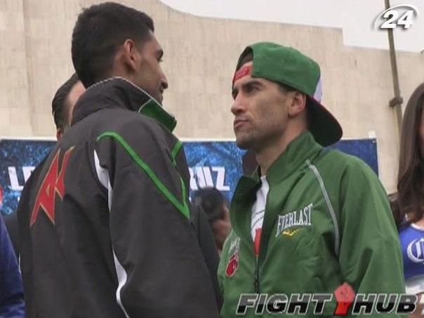 Бокс: Амир Хан и Карлос Молина прошли процедуру взвешивания Бокс: Амир Хан и Карлос Молина прошли процедуру взвешивания