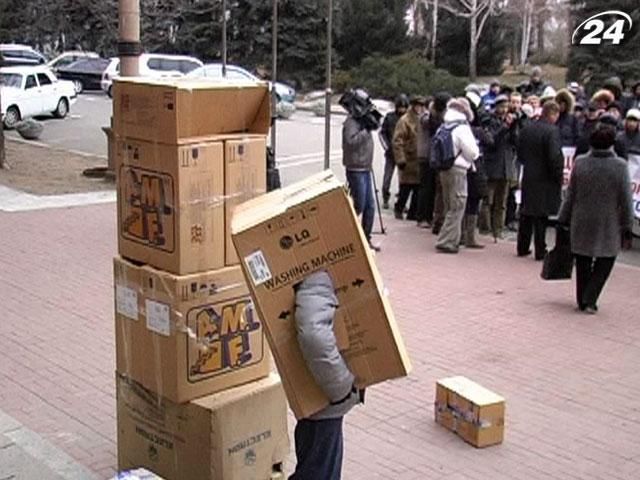 Миколаївські спортсмени протестують проти приватизації землі їхнього спорткомплексу Миколаївські спортсмени протестують проти приватизації землі їхнього спорткомплексу