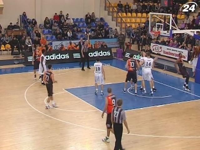 Баскетбол: "Азовмаш" выиграл третий матч подряд