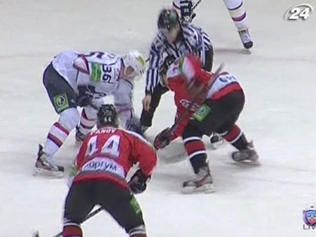 Хоккей: "Трактор" неожиданно уступил в домашнем матче Хоккей: "Трактор" неожиданно уступил в домашнем матче