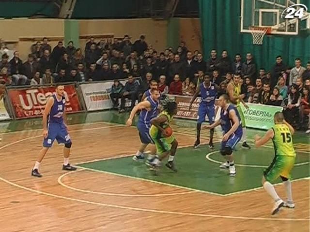 Баскетбол: "Говерла" одержала неожиданную победу над "Азовмашем"