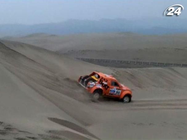 Гонки: Карлос Сайнс удержал лидерство в зачете пилотов внедорожников Гонки: Карлос Сайнс удержал лидерство в зачете пилотов внедорожников