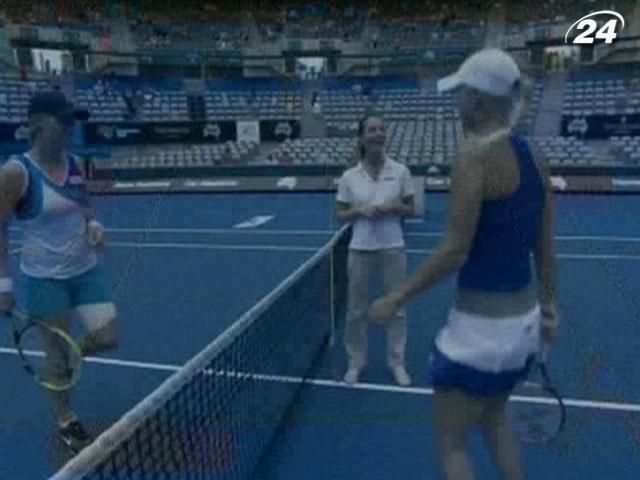 Каролін Возняцкі не змогла вийти до чвертьфіналу Apia international Sydney