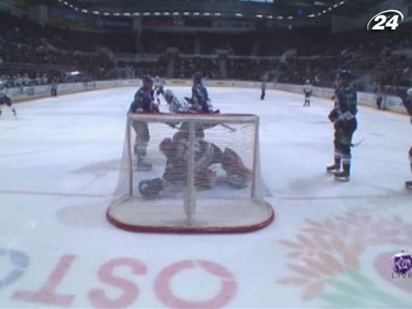 Хоккей: "Амур" третий раз подряд обыграл дома "Югру" Хоккей: "Амур" третий раз подряд обыграл дома "Югру"